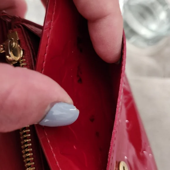 Authentic LOUIS VUITTON VERNIS RED WALLET - Picture 11 of 13